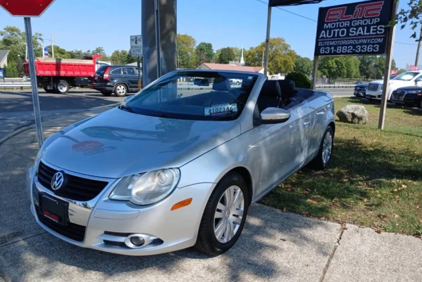 2010 Volkswagen Eos 2.0T Komfort photo 1