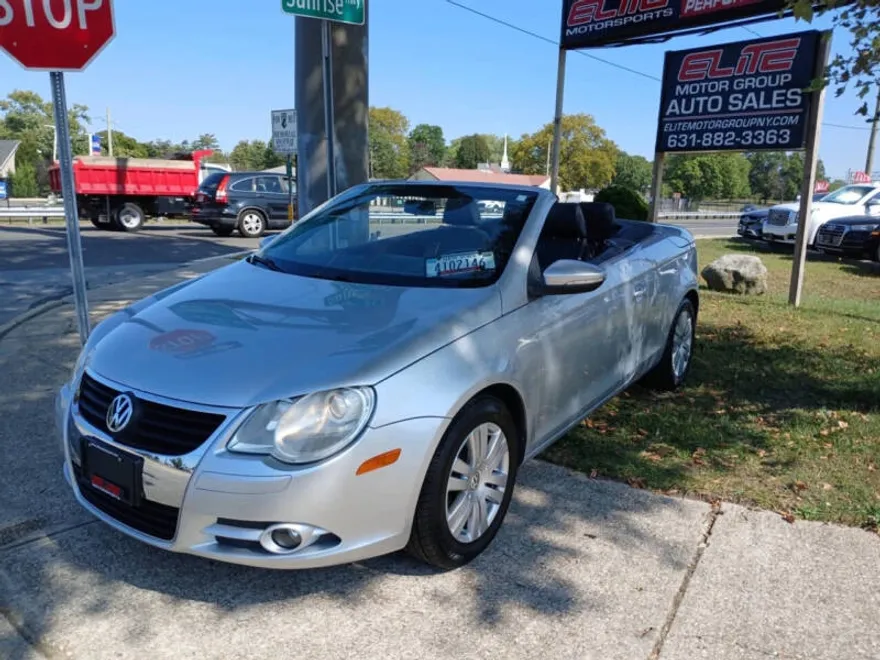 2010 Volkswagen Eos 2.0T Komfort photo 1