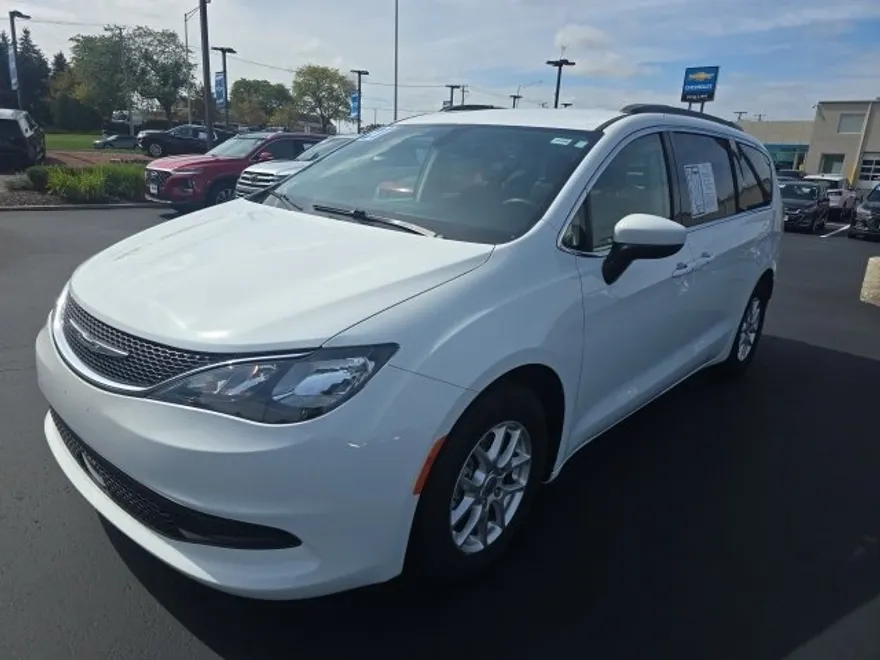 2021 Chrysler Voyager LXi photo 1