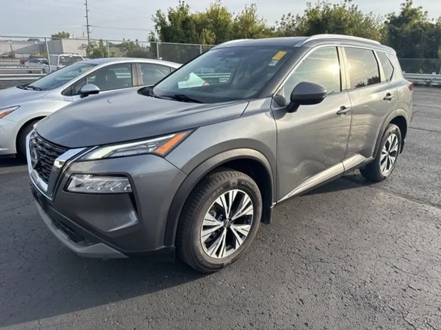 2022 Nissan Rogue SV photo 1