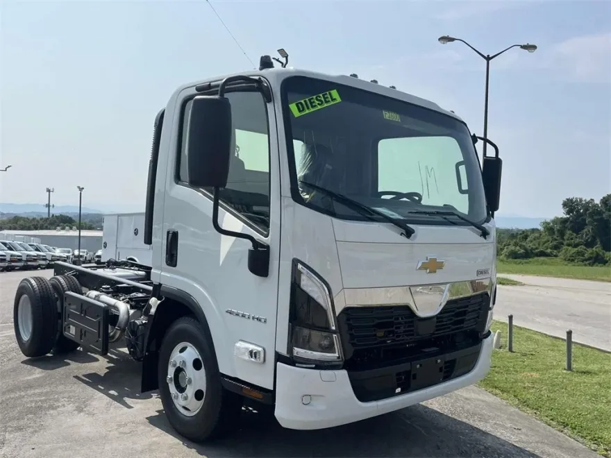 2026 Chevrolet Silverado 4500HD Base photo 1
