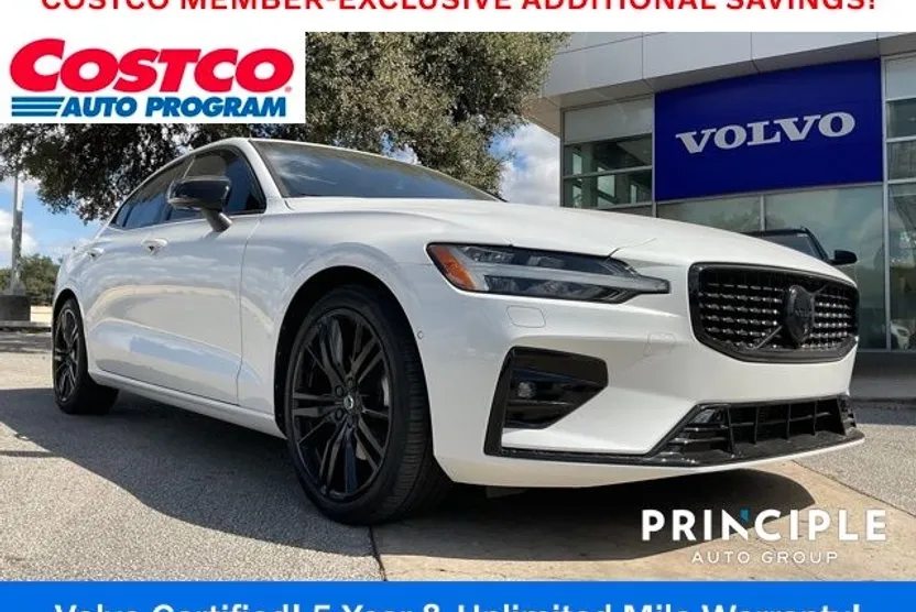 2024 Volvo S60 B5 Plus Black Edition photo 1