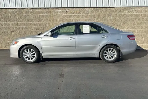 2010 Toyota Camry XLE photo 2