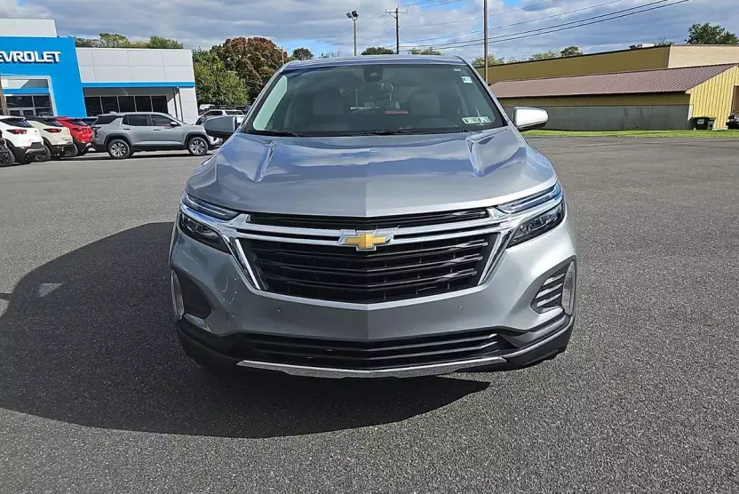 2024 Chevrolet Equinox LT photo 1