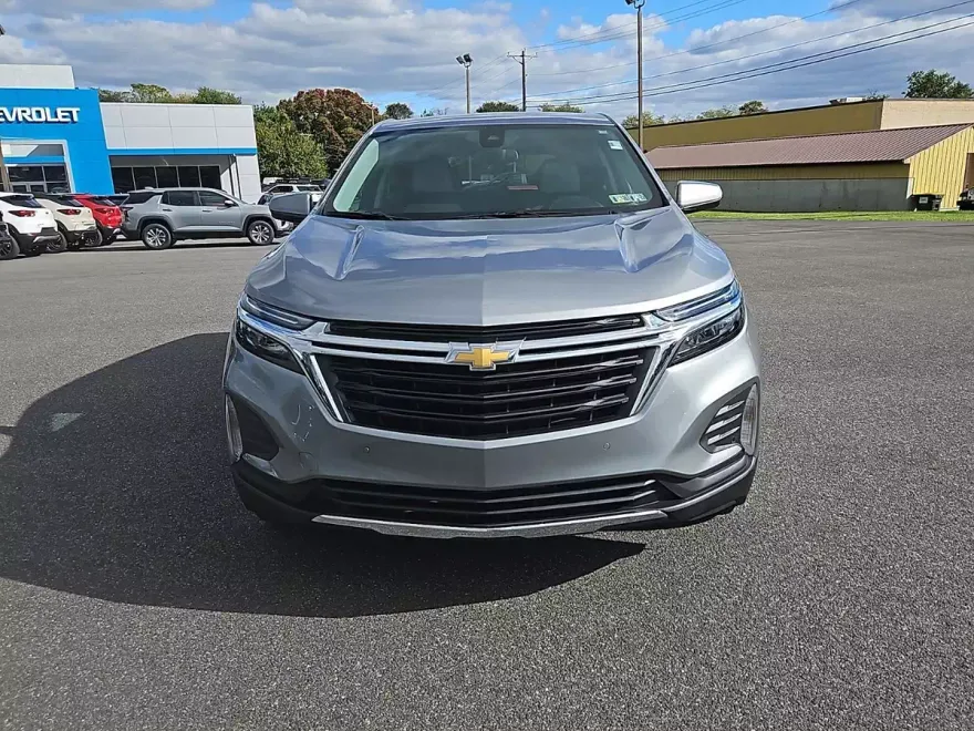 2024 Chevrolet Equinox LT photo 1