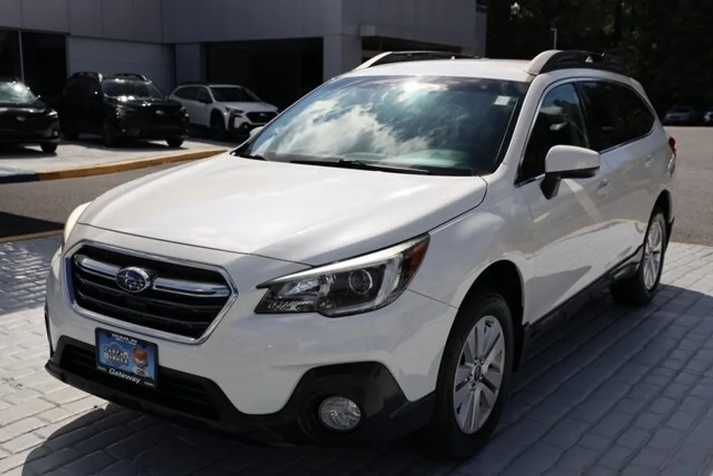 2018 Subaru Outback 2.5i Premium photo 1