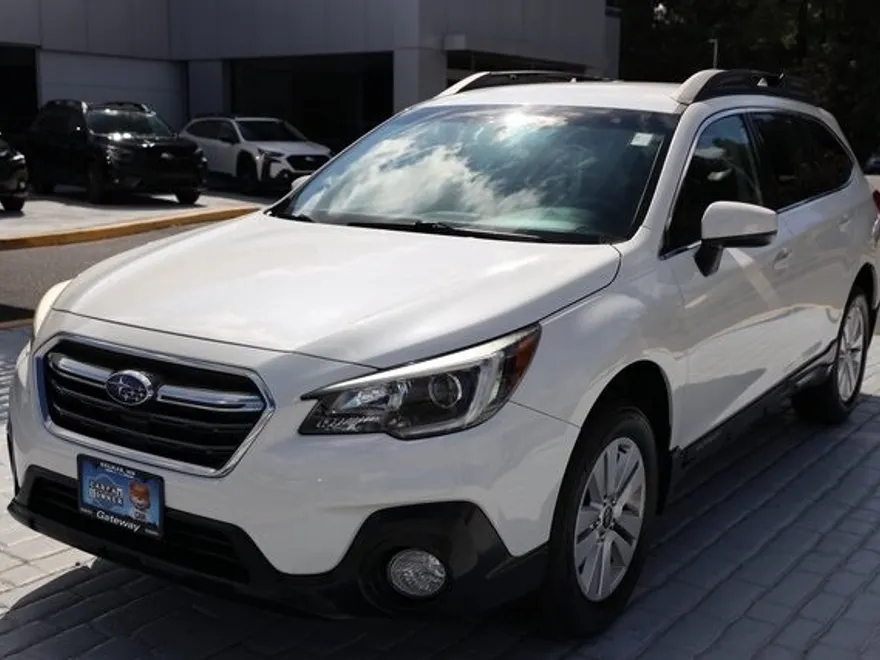 2018 Subaru Outback 2.5i Premium photo 1