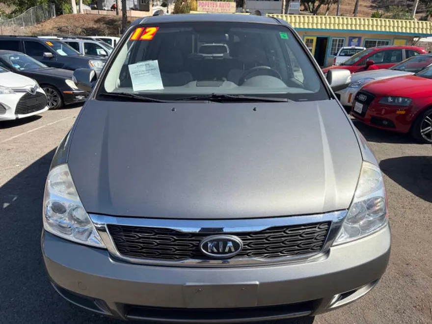 2012 Kia Sedona LX photo 1