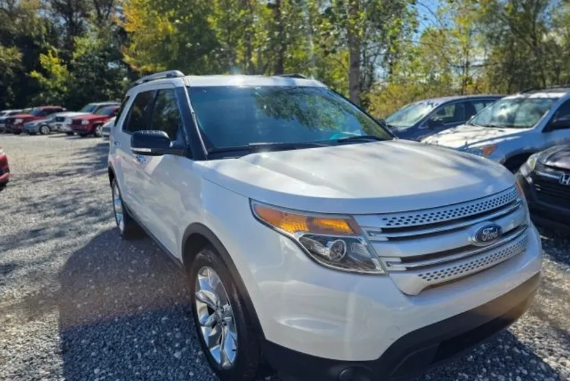 2015 Ford Explorer XLT Sport photo 1