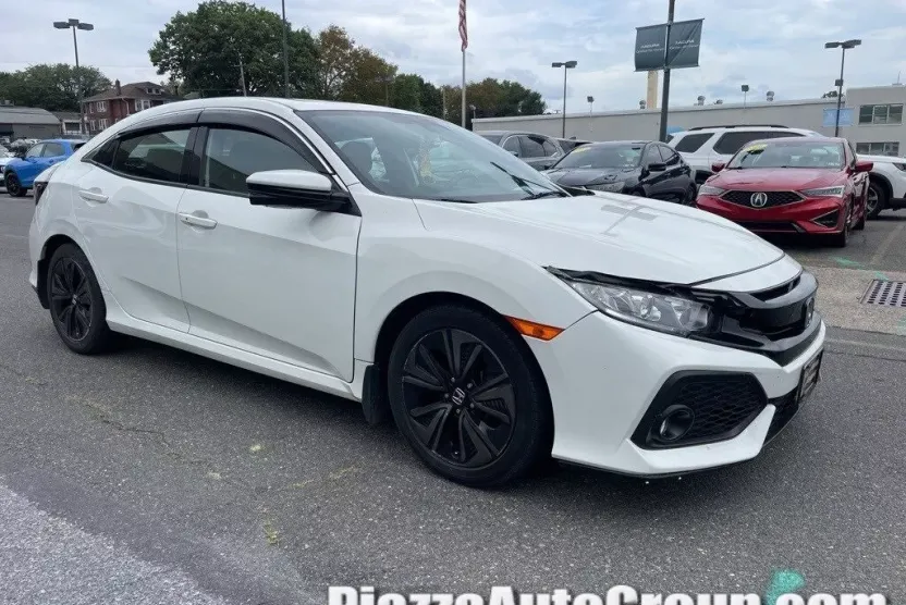 2017 Honda Civic EX-L Hatchback photo 1