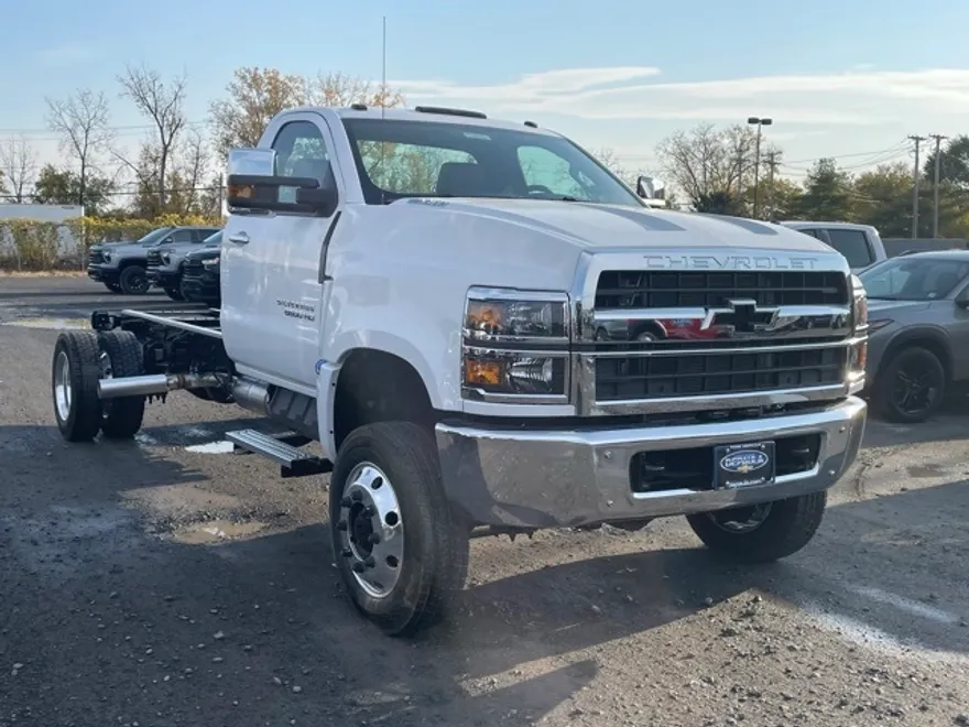 2024 Chevrolet Silverado 6500HD photo 1