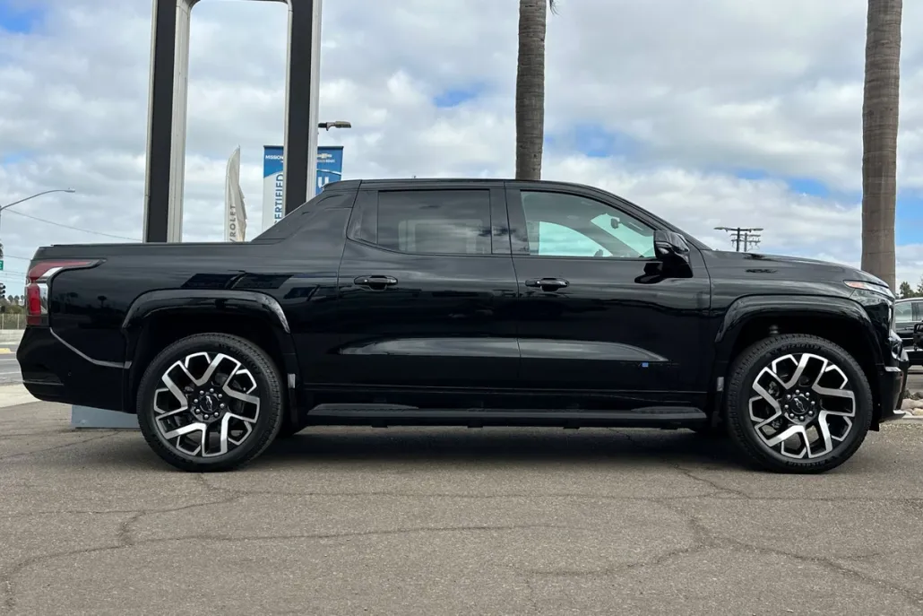 2024 Chevrolet Silverado EV RST photo 1