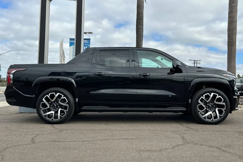 2024 Chevrolet Silverado EV RST photo 1