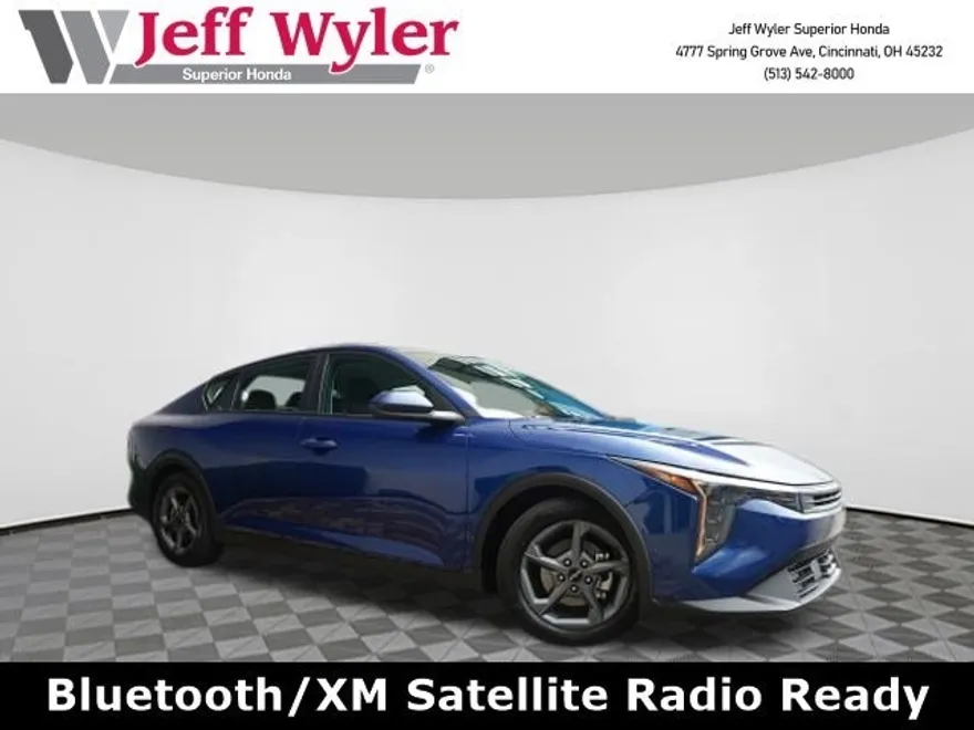 2025 Kia K4 LXS photo 1