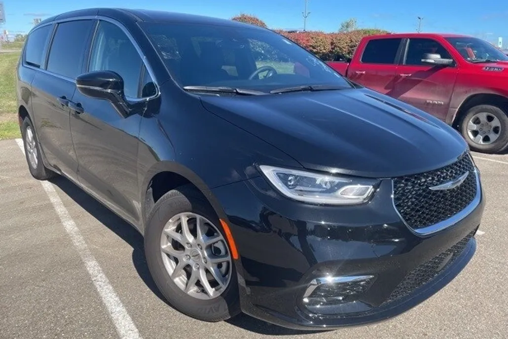 2025 Chrysler Pacifica photo 1