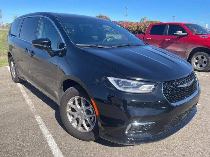 2025 Chrysler Pacifica photo 1