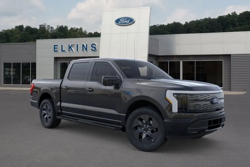 2025 Ford F-150 Lightning Lariat photo 1