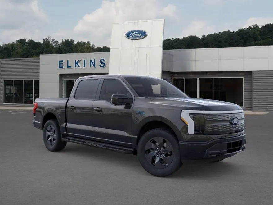 2025 Ford F-150 Lightning Lariat photo 1