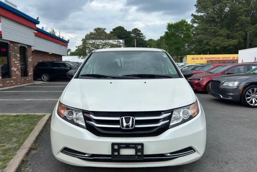 2014 Honda Odyssey LX photo 1