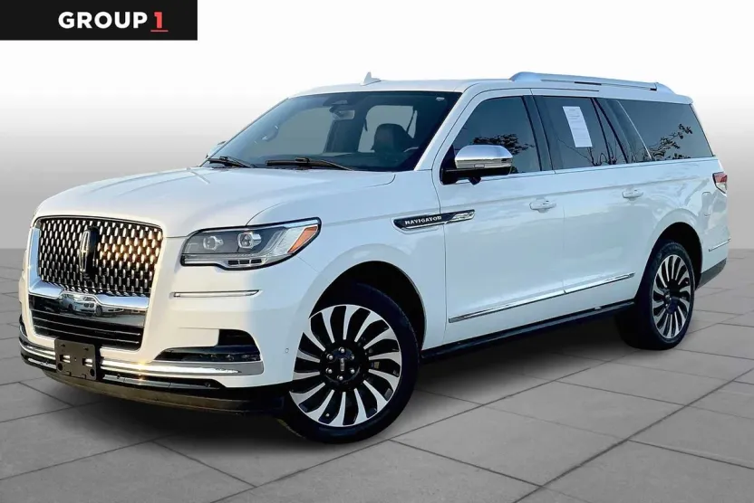 2023 Lincoln Navigator L photo 1
