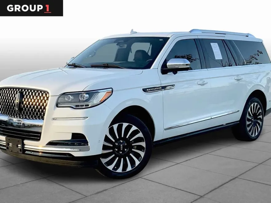 2023 Lincoln Navigator L photo 1