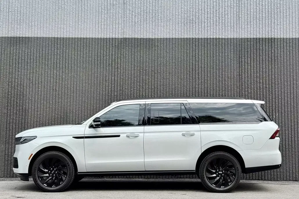 2025 Lincoln Navigator L Reserve photo 1