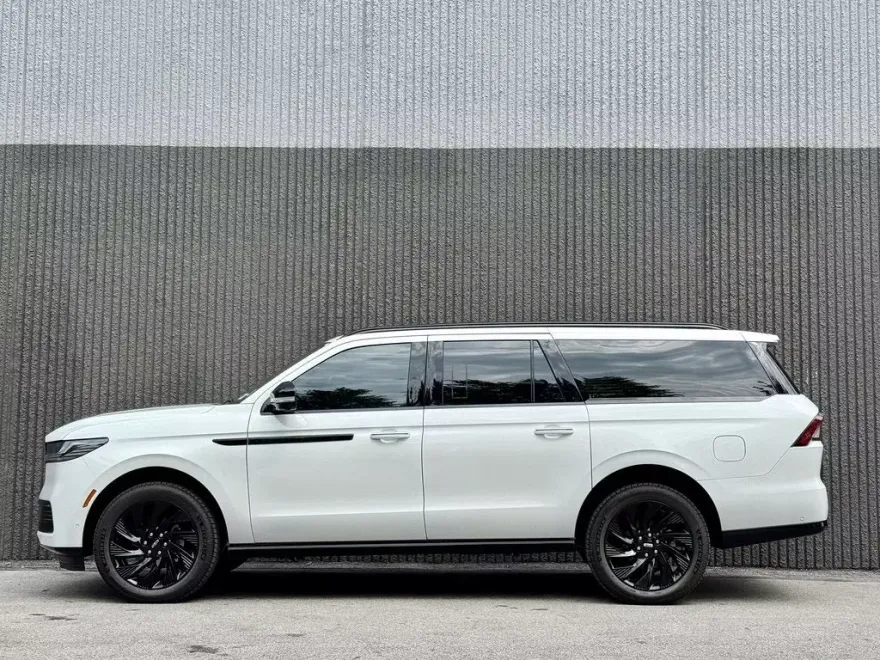 2025 Lincoln Navigator L Reserve photo 1