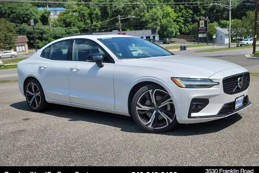 2024 Volvo S60 B5 Plus photo 1