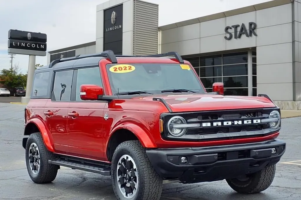 2022 Ford Bronco Outer Banks photo 1