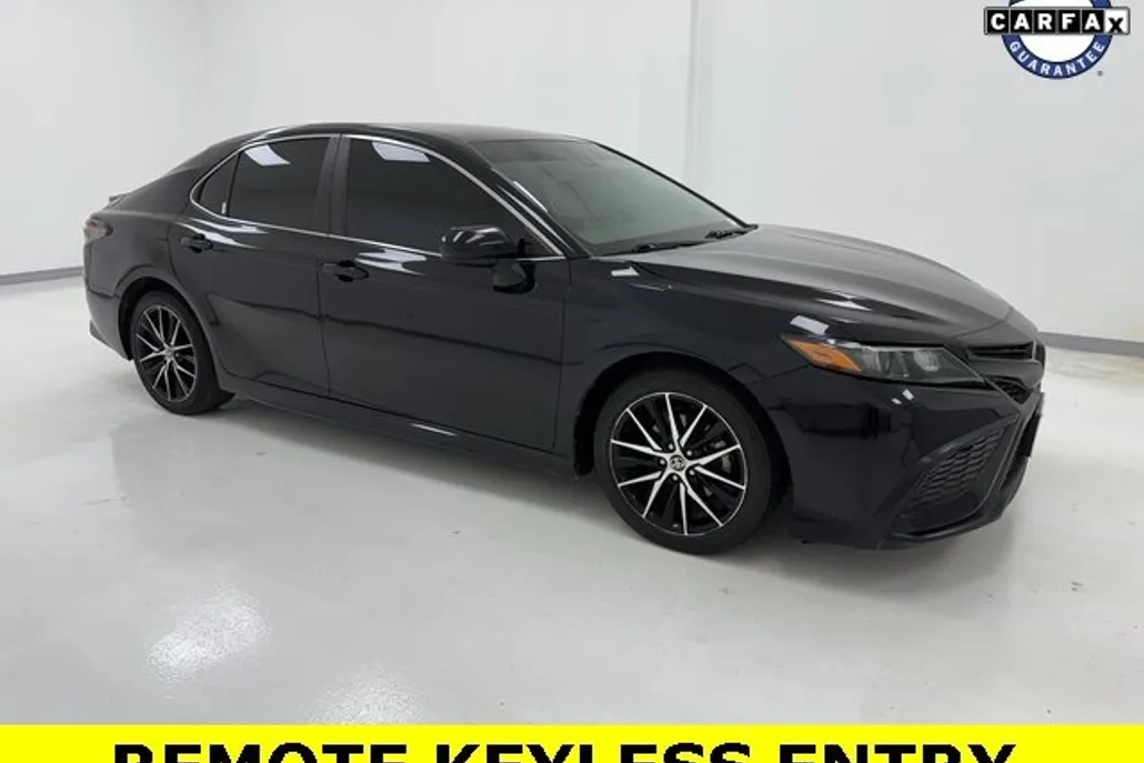 2021 Toyota Camry SE photo 1