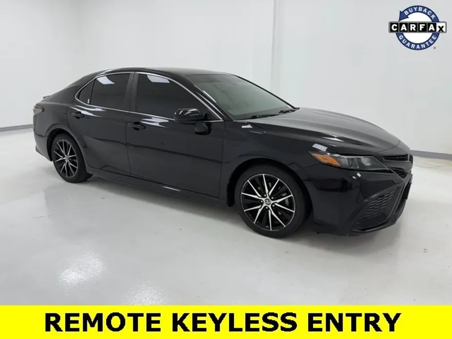 2021 Toyota Camry SE photo 1