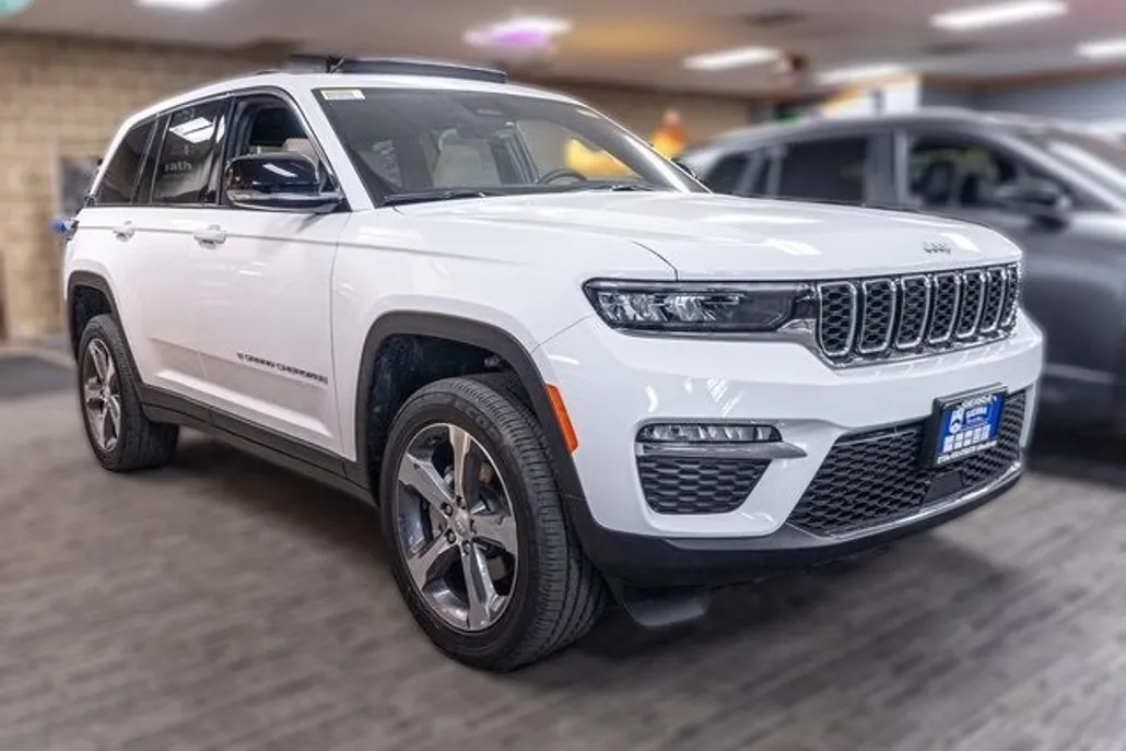 2025 Jeep Grand Cherokee Limited photo 1