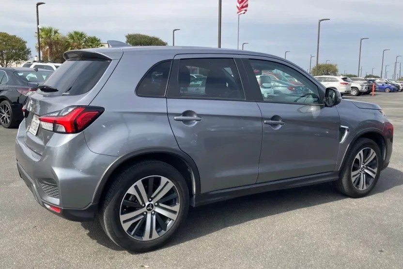 2024 Mitsubishi Outlander Sport SE photo 1