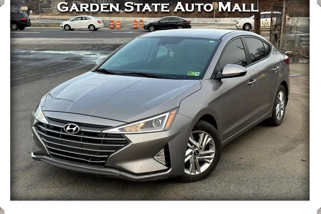 2020 Hyundai Elantra SEL photo 1
