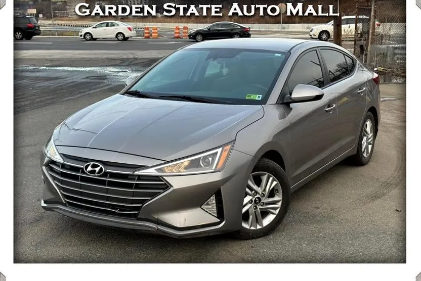 2020 Hyundai Elantra SEL photo 1