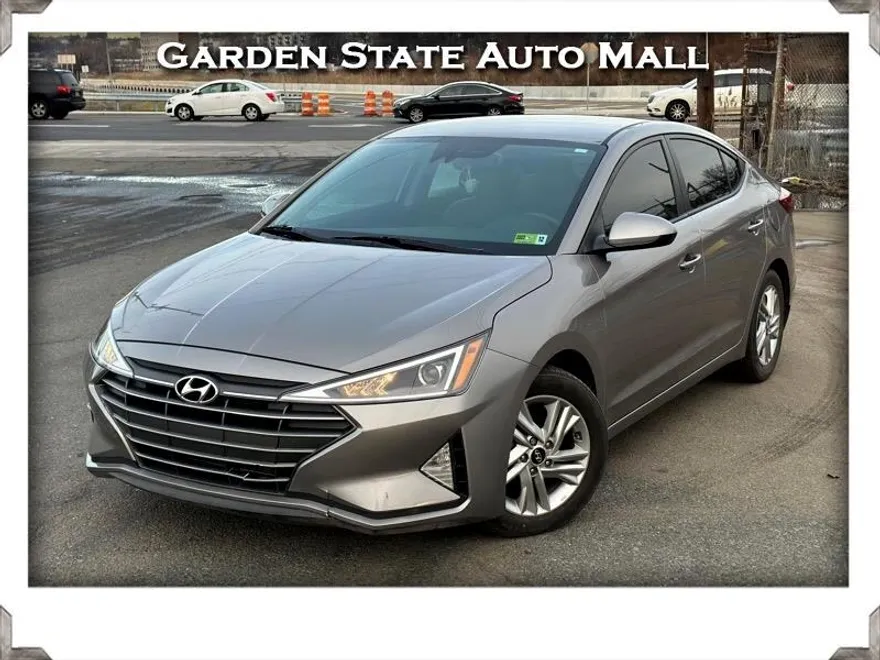 2020 Hyundai Elantra SEL photo 1