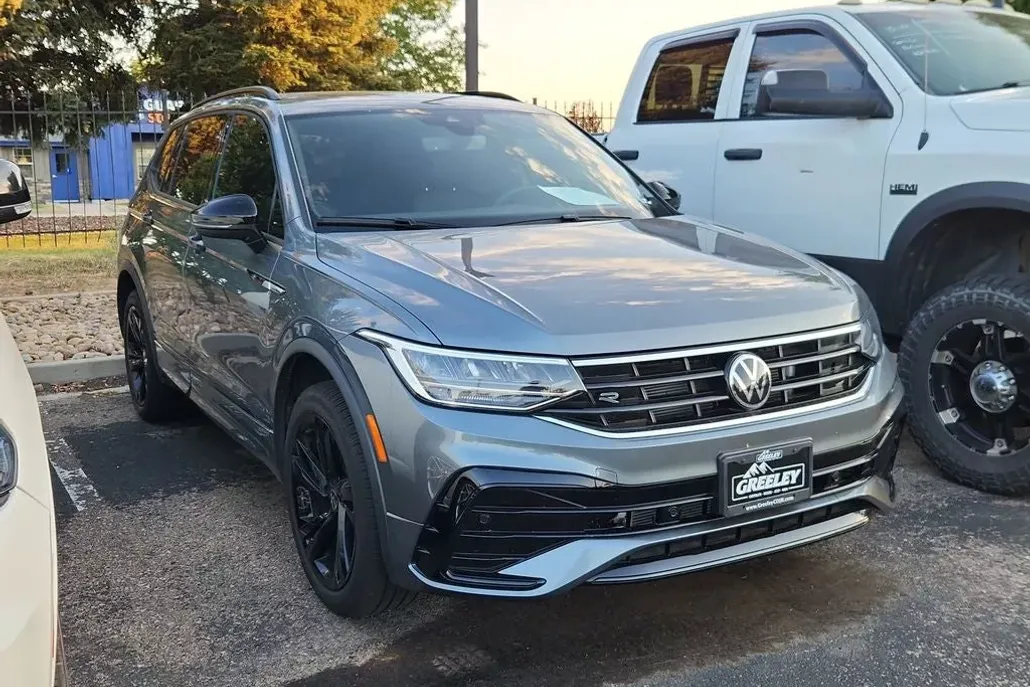 2024 Volkswagen Tiguan SE R-Line Black photo 1