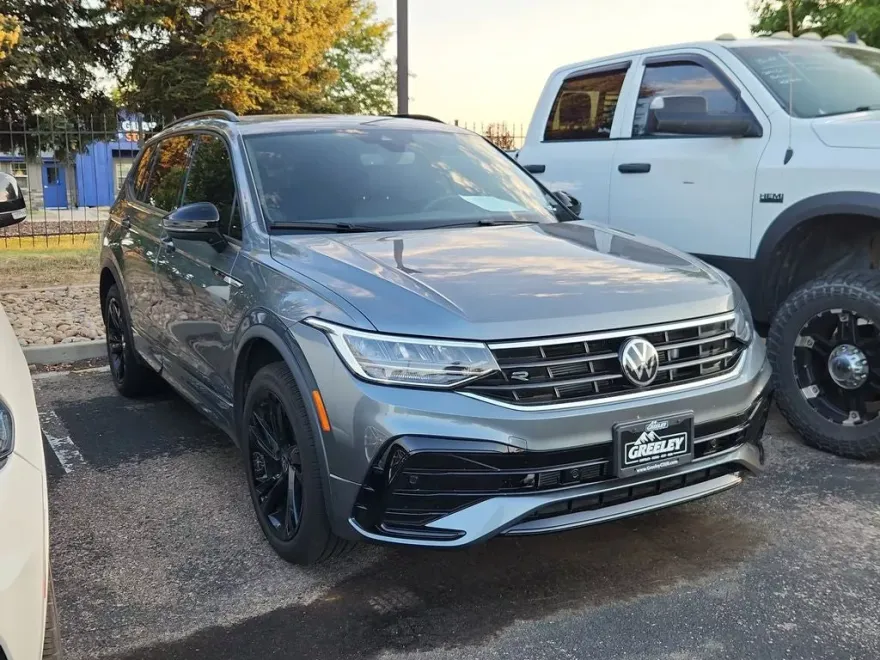 2024 Volkswagen Tiguan SE R-Line Black photo 1