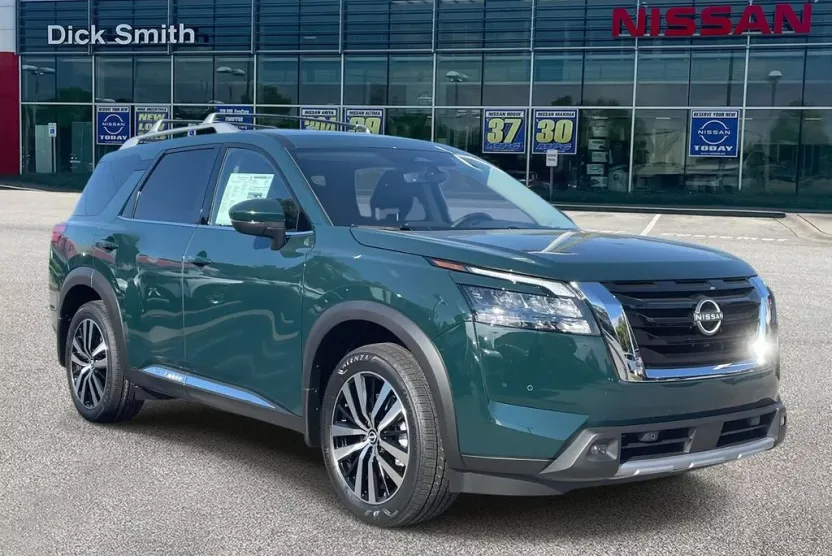 2025 Nissan Pathfinder Platinum photo 1