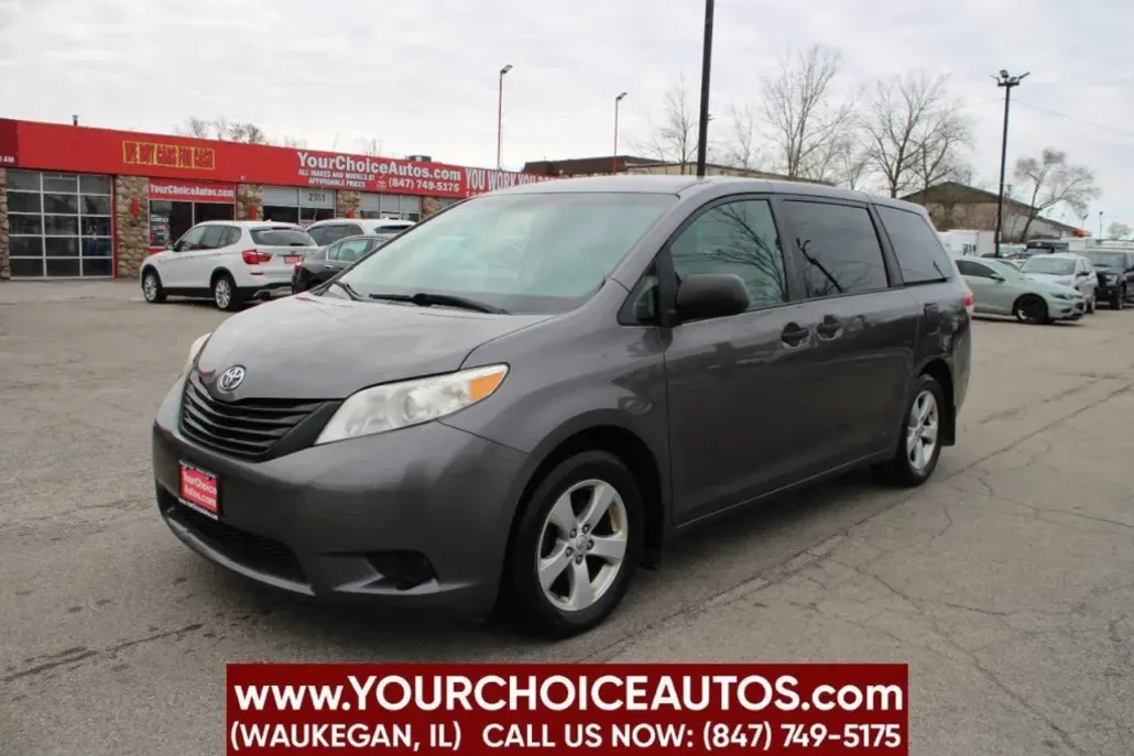 2012 Toyota Sienna Base photo 1