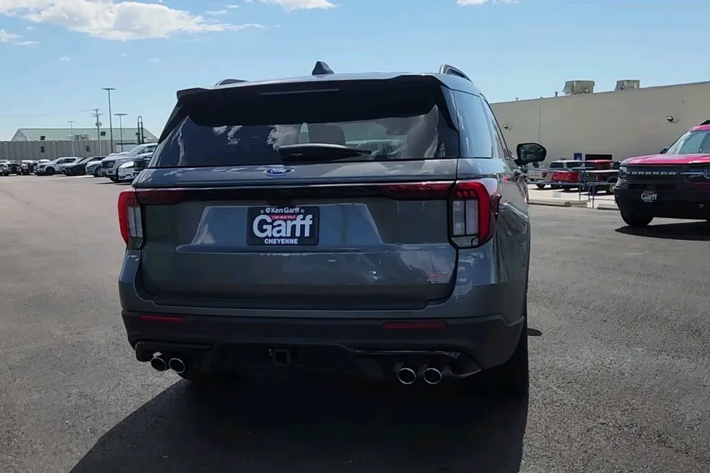 2025 Ford Explorer ST photo 1