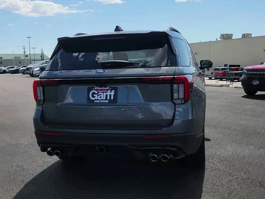 2025 Ford Explorer ST photo 1