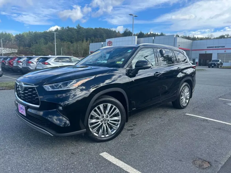 2024 Toyota Highlander Platinum photo 1