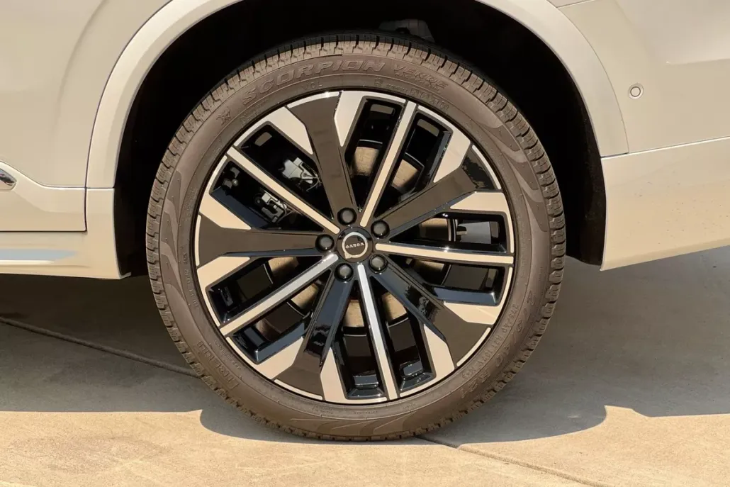 2026 Volvo XC90 Plus photo 1
