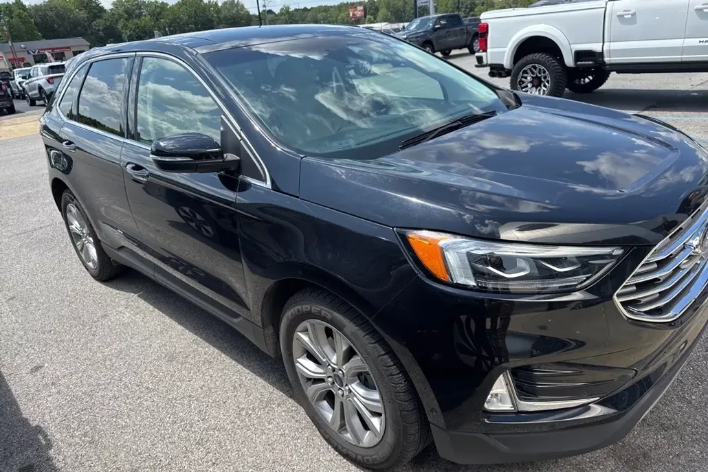 2019 Ford Edge Titanium photo 1