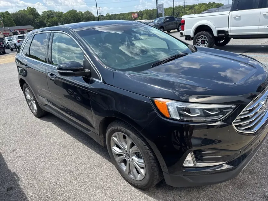 2019 Ford Edge Titanium photo 1