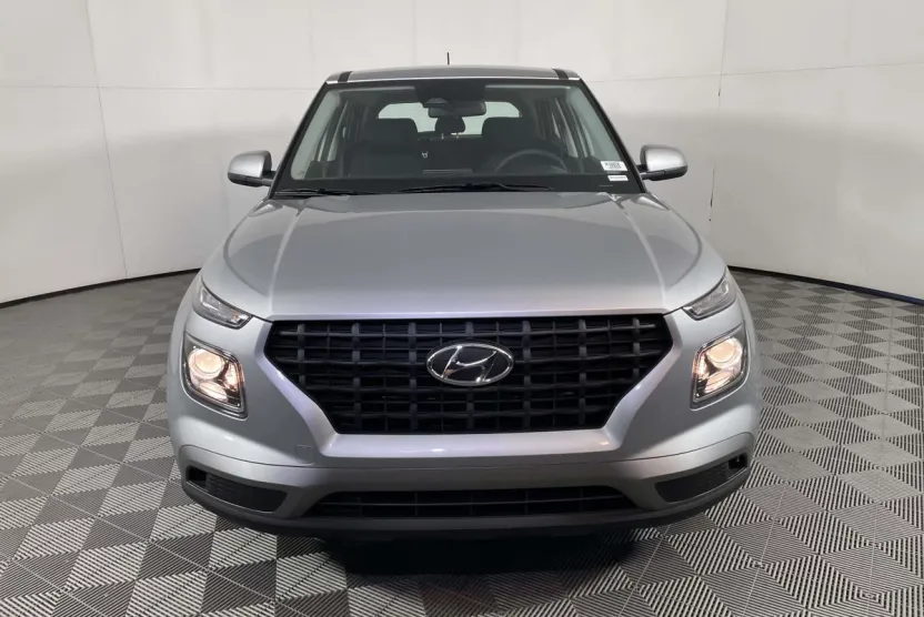 2025 Hyundai Venue SE photo 1