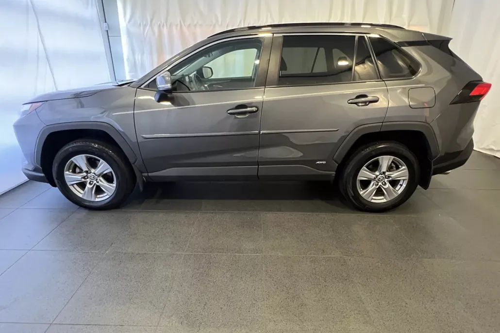 2022 Toyota RAV4 Hybrid XLE photo 1