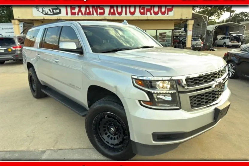 2020 Chevrolet Suburban LT photo 1
