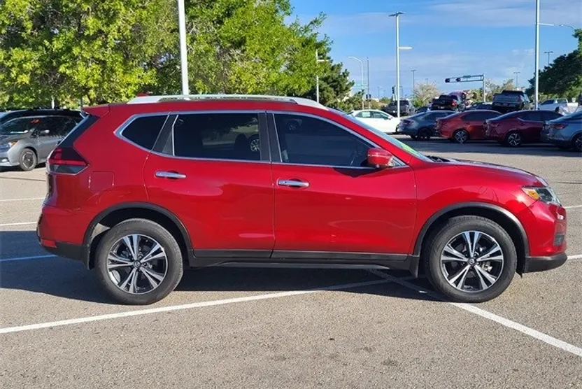 2020 Nissan Rogue SV photo 1